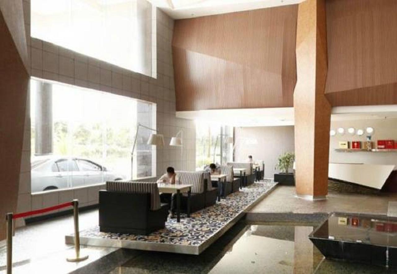 Xilaifeng Hotel Наньнін Екстер'єр фото